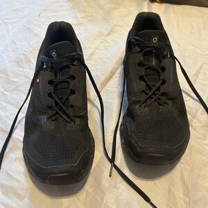 Black on clouds size 10